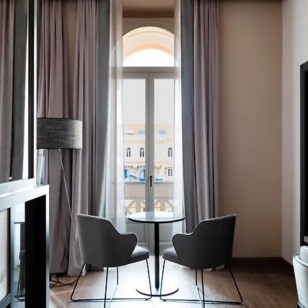 Amadomus Luxury 3* Nápoles