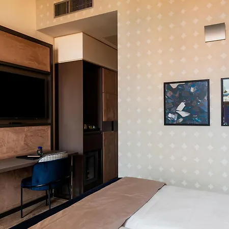 Amadomus Luxury Hotel Neapol