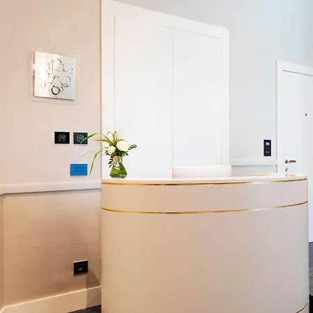 Amadomus Luxury Hotel Neapol