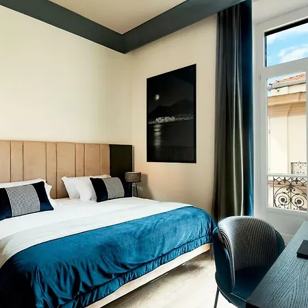 Amadomus Luxury Hotel Neapol