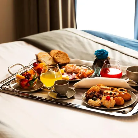 Amadomus Luxury 3* Napoli