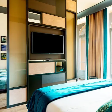 Amadomus Luxury 3* Naples