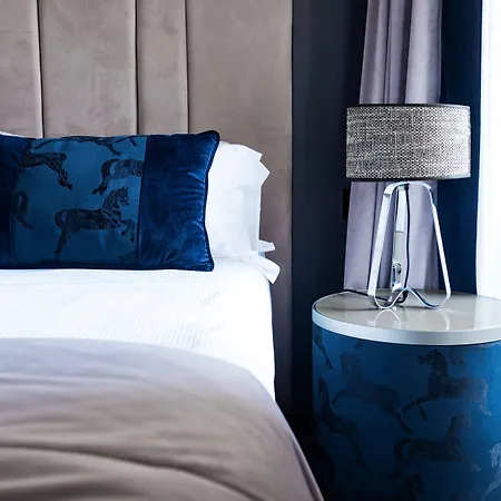 Amadomus Luxury Hotel 3*