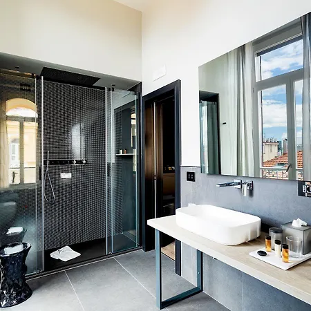 Amadomus Luxury 3* Naples