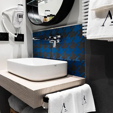 Amadomus Luxury Hotel 3*