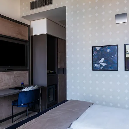 Hotel Amadomus Luxury Naples