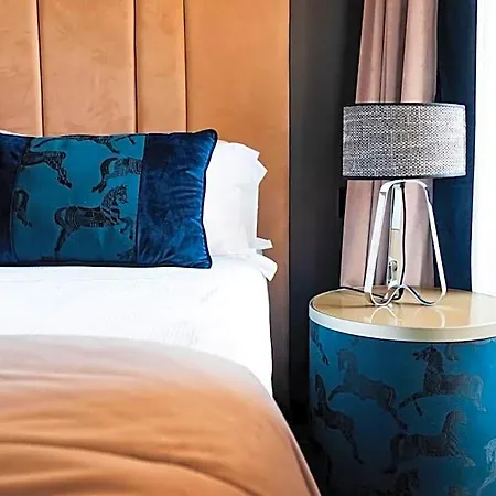 Hotel Amadomus Luxury Neapel