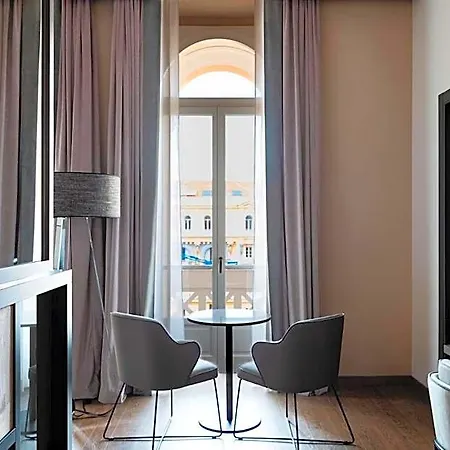 Hotel Amadomus Luxury Neapel