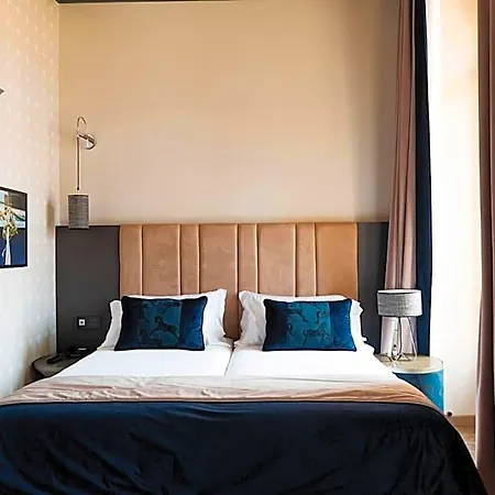 Amadomus Luxury 3* Neapel