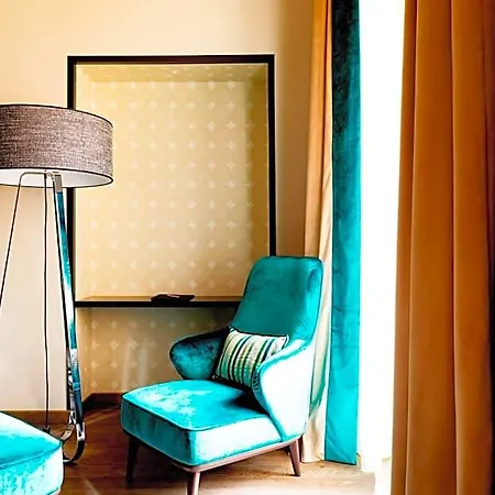 Amadomus Luxury Hotel 3*