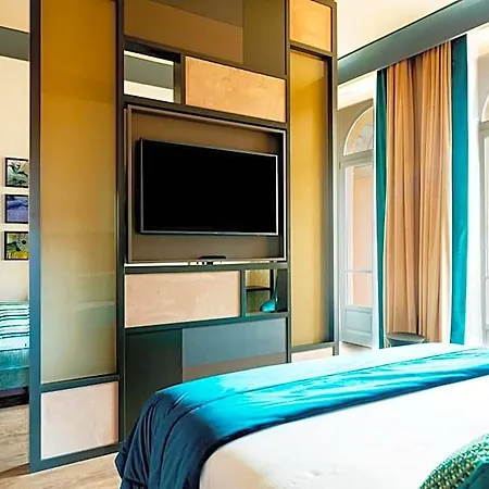 Hotel Amadomus Luxury Neapel