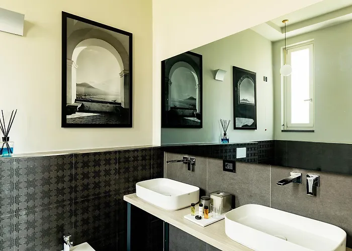 Amadomus Luxury 3* Neapol