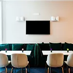 Amadomus Luxury Отель