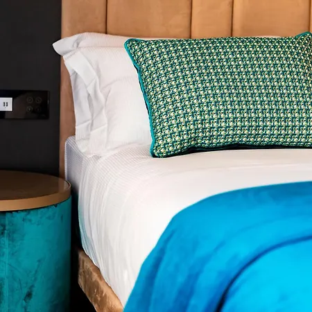Отель Amadomus Luxury 3*