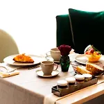 Amadomus Luxury 3*