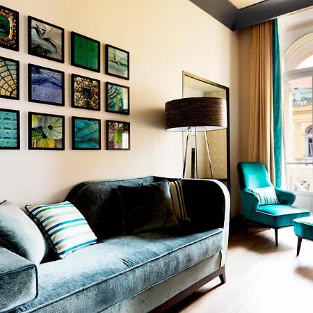 Hotel Amadomus Luxury Neapol