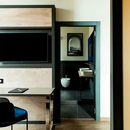 Amadomus Luxury Hotel 3*