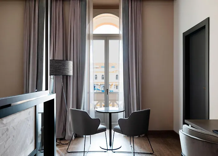 Amadomus Luxury 3* Napoli