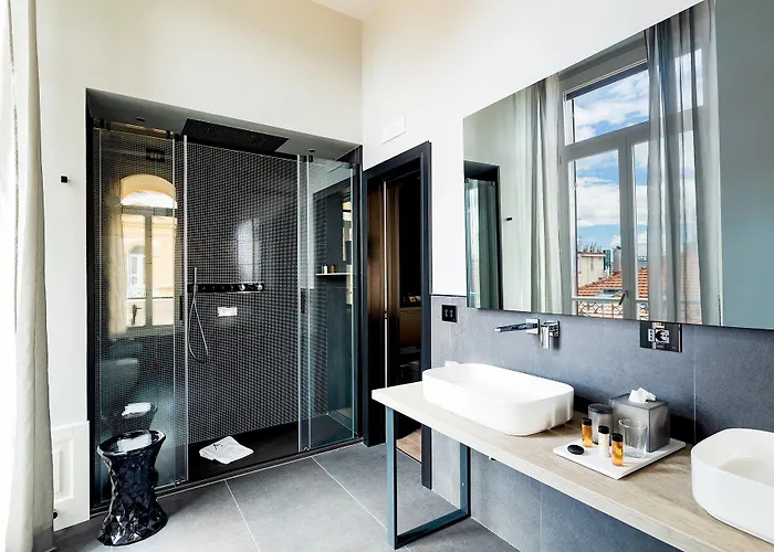 Amadomus Luxury 3* Napoli